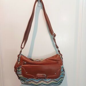 LIKE NEW STONE MOUNTAIN BROWN VINYL & MULTI-COLORED RAFFIA SHOULDER BAG!